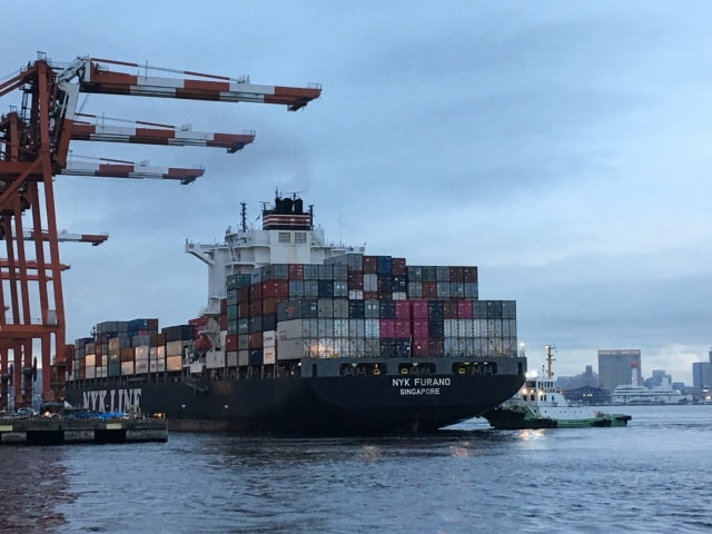 外国コンテナ船